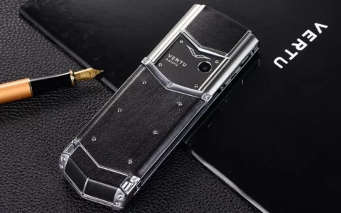 VERTU 纬图手机被指国产机换壳：参数一致外观相似，售价翻 10 倍
