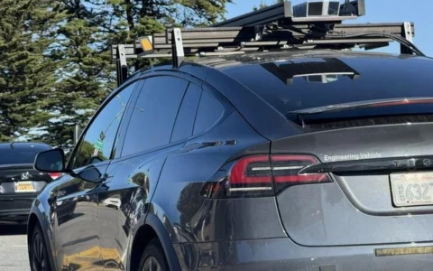 特斯拉 Model X 测试车现身，激光雷达瞩目