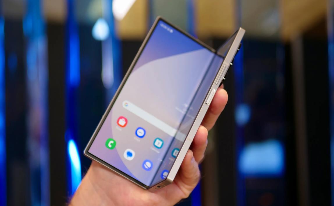 三星Galaxy Z Fold6灾情：遇漆面剥落问题，三星指第三方充电器为元凶
