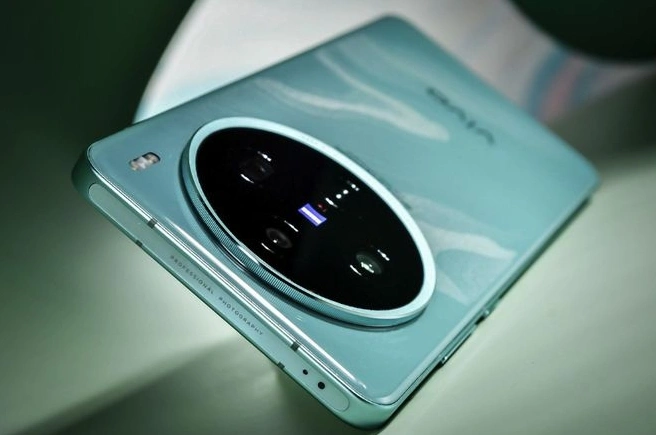 vivo X200很快公布，首发天玑9400，以更小尺寸打动用户