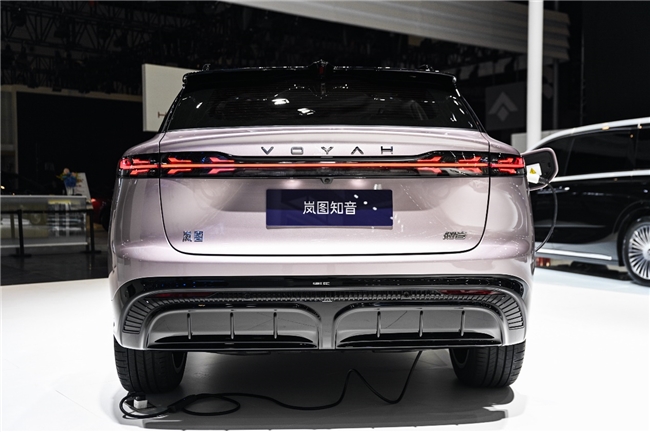 岚图知音亮相成都车展，是否能取代特斯拉Model Y成为中大型纯电SUV新王者？