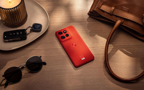 联想moto S50发布开售 潮流小屏口袋机也有硬核实力
