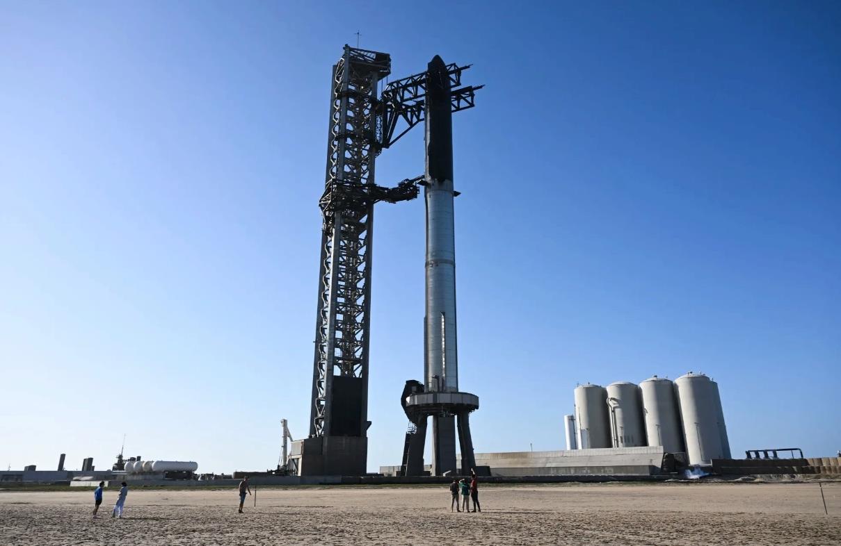 SpaceX批评FAA许可延误，星舰火箭试飞推迟至11月底