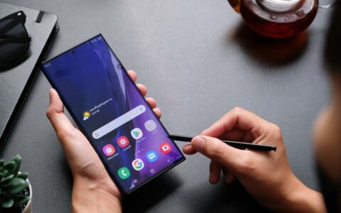三星Galaxy S21现绿线问题，不同区域处理差异引消费者不满