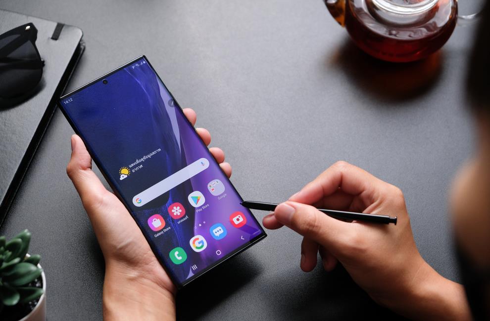 三星Galaxy S21现绿线问题，不同区域处理差异引消费者不满