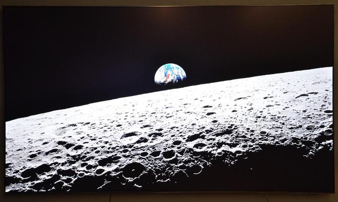 三星S95D展现AI电视的真正价值，体会3A大作的穿越感