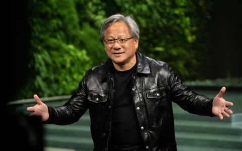 英伟达CEO黄仁勋三个月抛售近600万股股票，价值约7亿美元