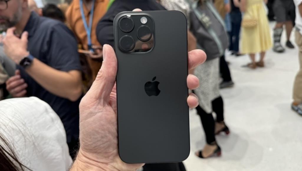 iPhone 16 Pro Max揭秘：搭载高通骁龙SDX71M 5G基带，性能显著提升
