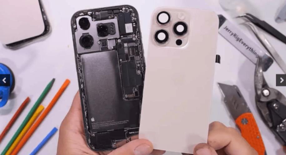 iPhone 16 Pro Max拆解揭秘：独缺金属电池外壳，设计差异引关注