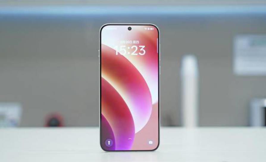OPPO Find X8正面照曝光，直屏设计直逼iPhone美学