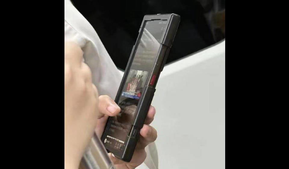 努比亚Z70 Ultra真机曝光：1.5K真全面屏引领视觉新纪元