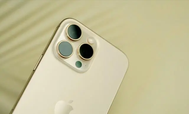iPhone16 Pro Max：万元神机背后的六大槽点，你真的会买单吗？