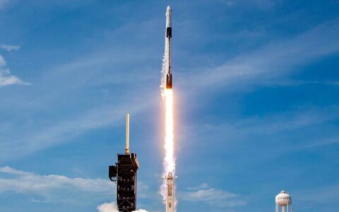 美国联邦航空管理局批准SpaceX猎鹰9号火箭恢复发射