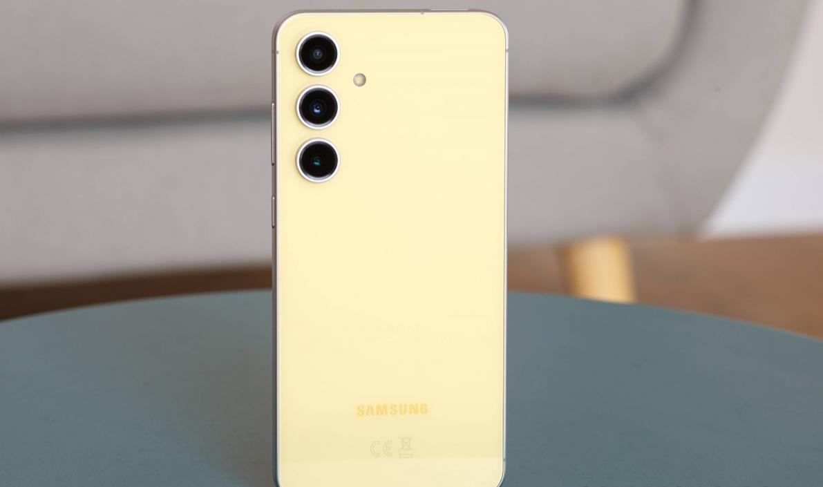 三星Galaxy S24 FE评测：粉丝版的传承与变革