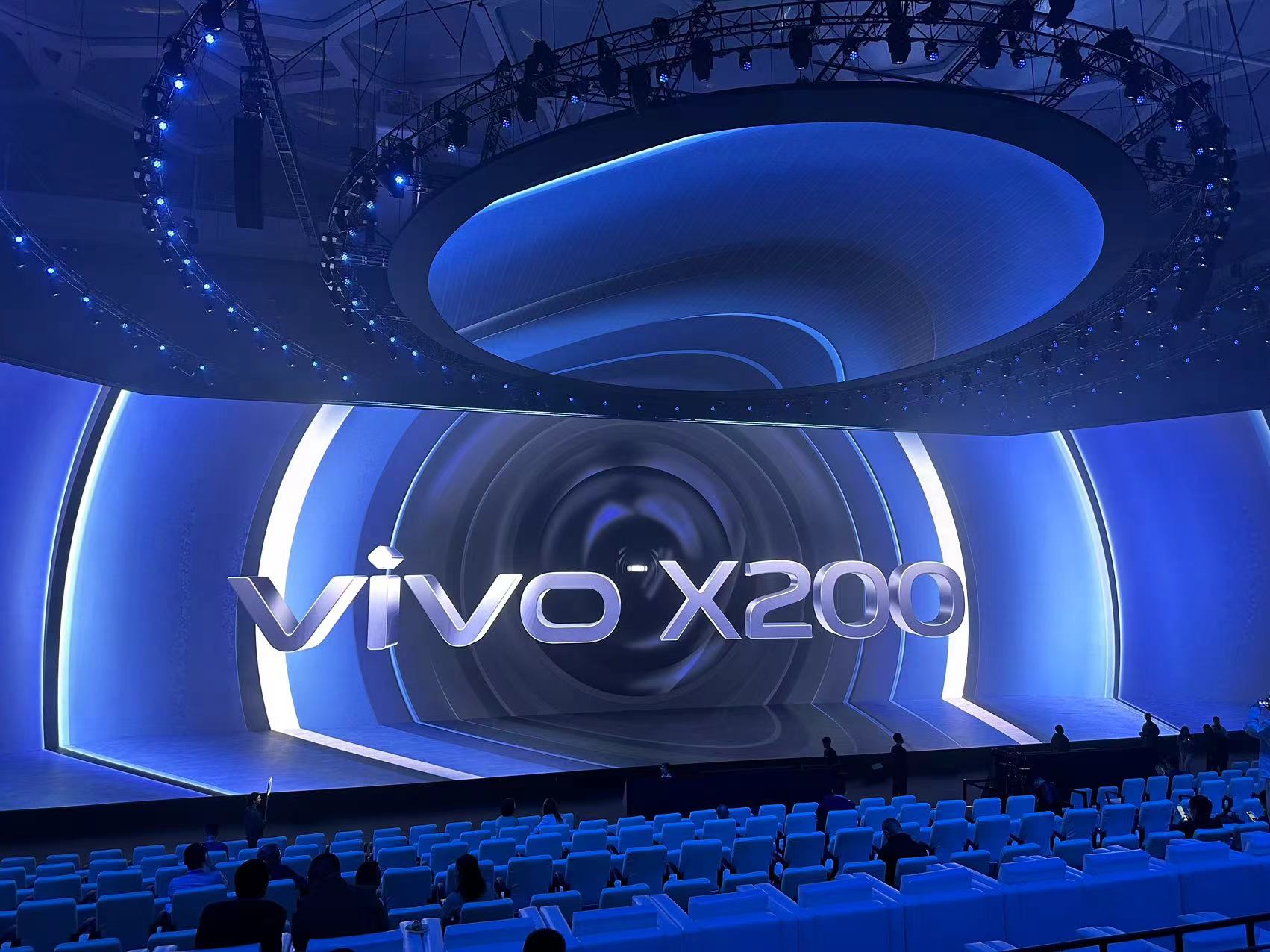 “一超多能”旗舰 vivo X200系列正式发布 四大蓝科技满血集结