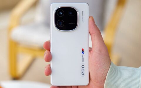 iQOO 13爆料：直屏窄边框设计，超声波指纹与京东方Q10新发光材料