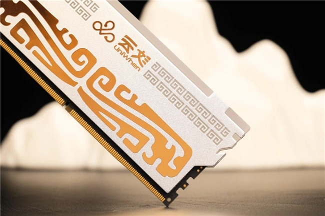 厚甲加持一键直达8000高频，墨云藏境系列DDR5国风内存评测