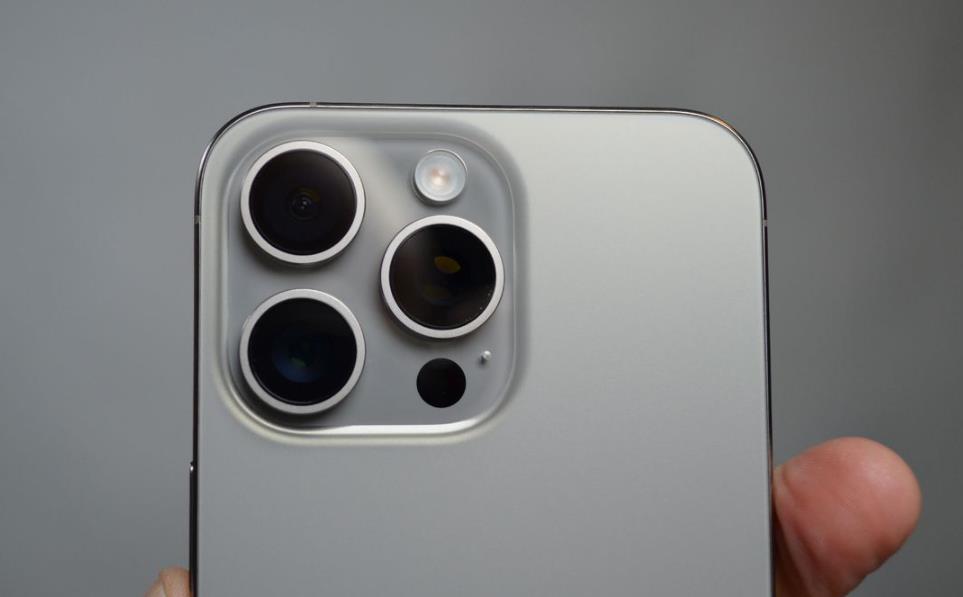 iPhone 17 Pro传闻：长焦与前置双飞跃，值得等待的升级？