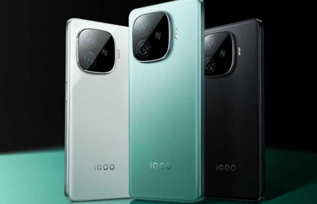 iQOO Z9 Turbo vs 红米Turbo3：像素大战下的拍照体验全面剖析
