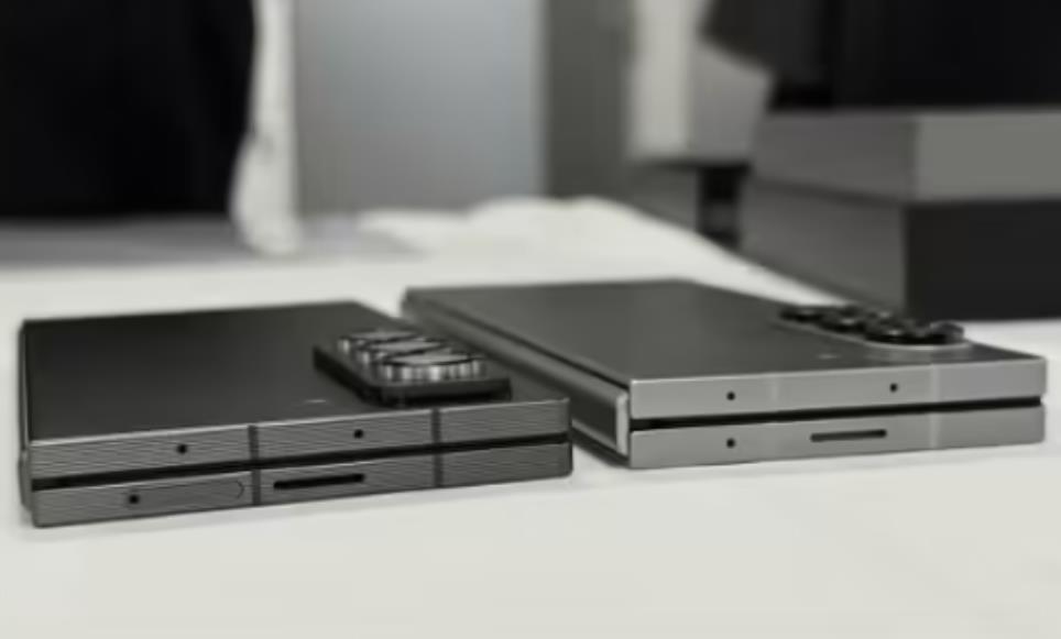 三星Galaxy Z Fold特别版铰链升级，零件数量翻倍