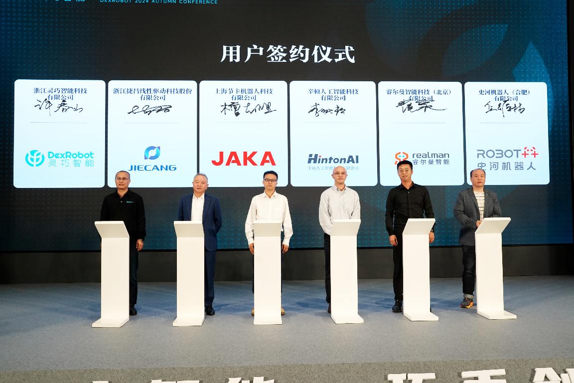 首款量产五指灵巧手全球发售 灵巧智能领跑人形机器人灵巧操作