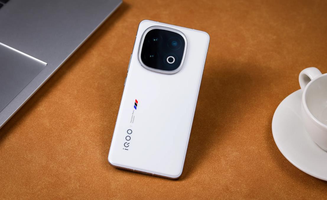 iQOO 13维修备件价格公布：优惠力度大，维修成本更透明