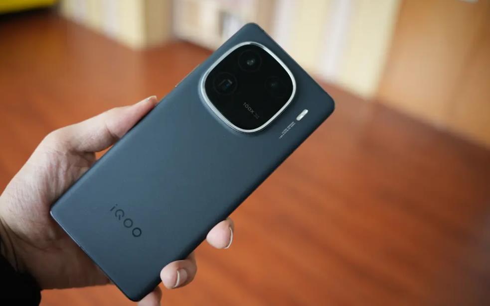 iQOO 12正式推送Android 15更新，FuntouchOS 15同步升级