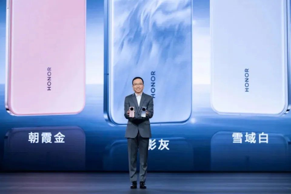 万彪离职，荣耀CEO赵明豪赌AI手机胜算几何？