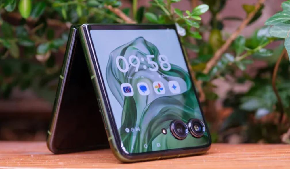 黑色星期五早期优惠：摩托罗拉Razr Plus 2024美国官网999.99美元购机赠279美元Bose QuietComfort耳塞II