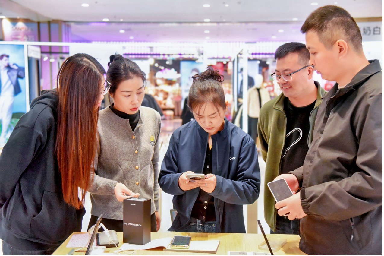 增配不加价，荣耀Magic7系列线上线下全渠道正式开卖，4499元起