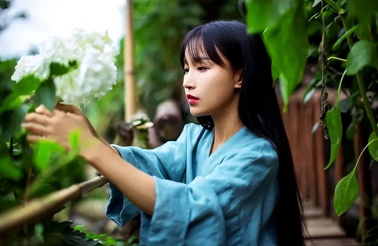 李子柒回来了！停更三年归来仍然是顶流