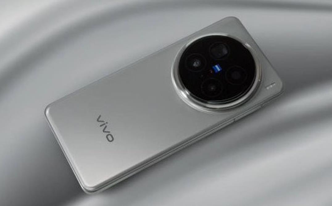 vivo X200 Ultra爆料：索尼LYT818传感器加持，长焦镜头全面升级