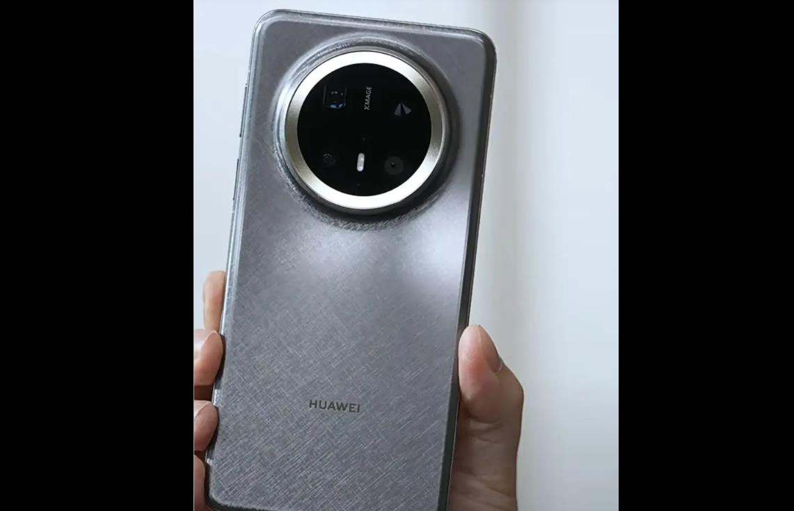 华为Mate 70系列上手体验：迟来的旗舰，不凡的质感