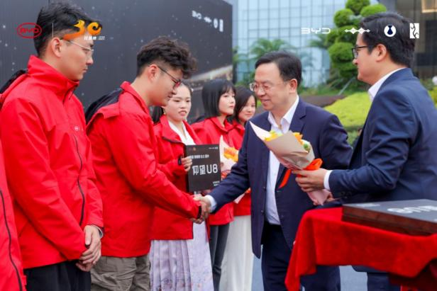 比亚迪30周年大抽奖揭晓  比亚迪王传福为幸运锦鲤兑奖90台新车！