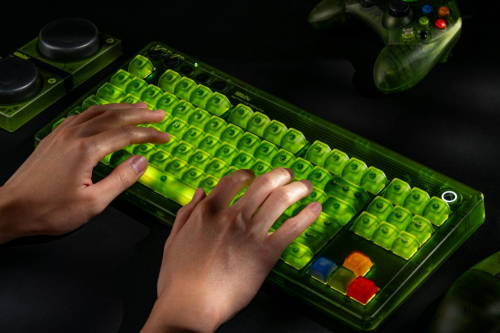 惊艳视界：八位堂 Retro 系列绿透键鼠套装震撼首发！