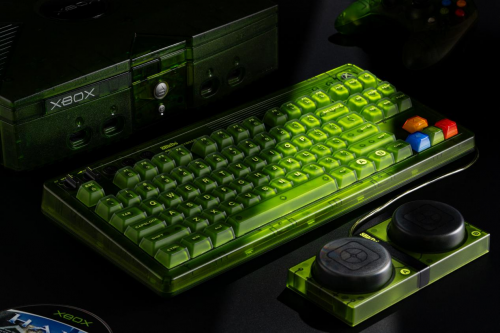 惊艳视界：八位堂 Retro 系列绿透键鼠套装震撼首发！