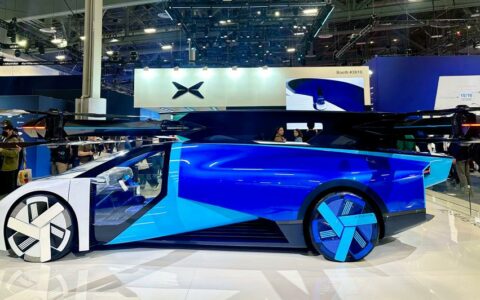 【CES 2025】小鹏汇天展示“陆地航母”飞行汽车