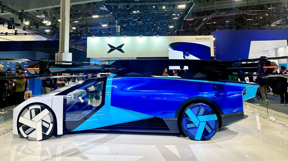 【CES 2025】小鹏汇天展示“陆地航母”飞行汽车