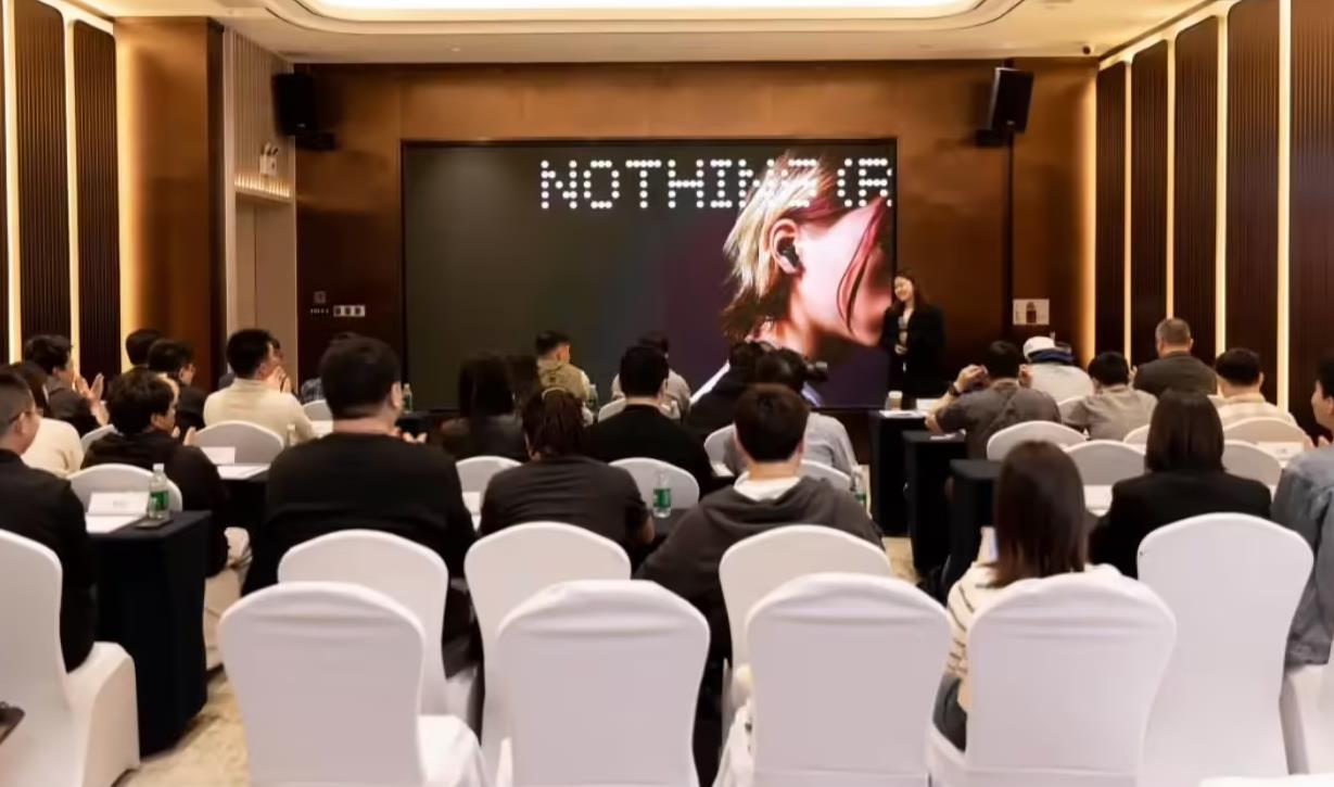 消息称Nothing品牌计划2025年正式进军中国市场，首推音频与智能手表