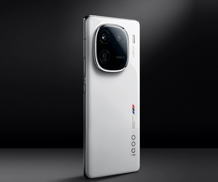 iQOO 12强势回归，骁龙8Gen3+电竞芯片，性能怪兽颠覆旗舰认知！