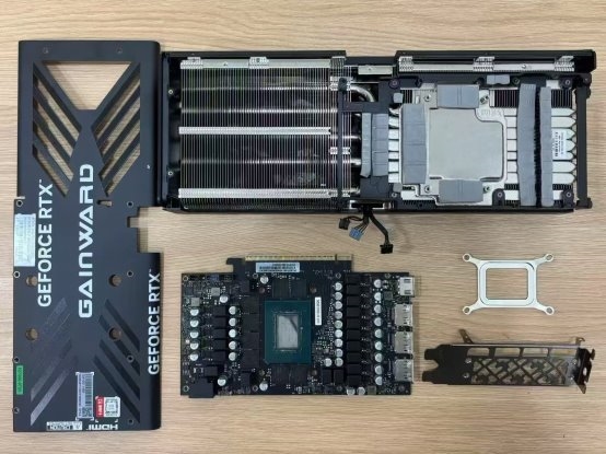DLSS4性能全力冲锋，耕升GeForce RTX5080炫光OC值得你拥有！