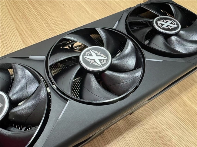 DLSS4性能全力冲锋，耕升GeForce RTX5080炫光OC值得你拥有！