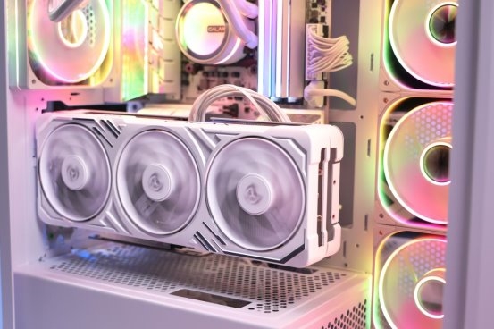 支持DLSS4，从“新”出发|影驰GeForce RTX5080金属大师OC系列测评