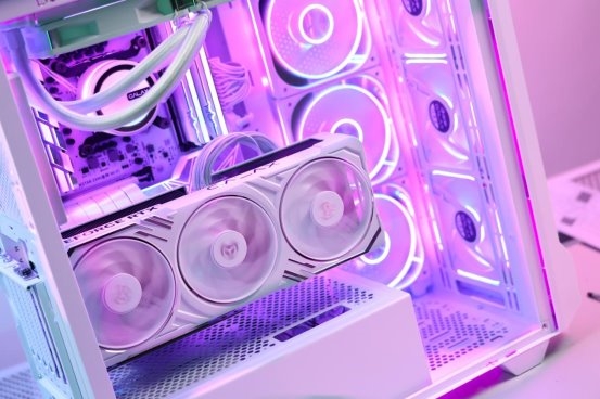 支持DLSS4，从“新”出发|影驰GeForce RTX5080金属大师OC系列测评