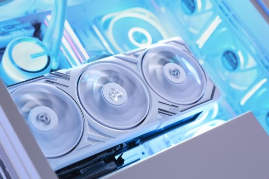 支持DLSS4，从“新”出发|影驰GeForce RTX5080金属大师OC系列测评
