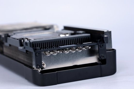 支持DLSS4，从“新”出发|影驰GeForce RTX5080金属大师OC系列测评