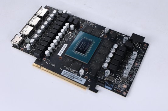 支持DLSS4，从“新”出发|影驰GeForce RTX5080金属大师OC系列测评