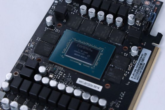 支持DLSS4，从“新”出发|影驰GeForce RTX5080金属大师OC系列测评