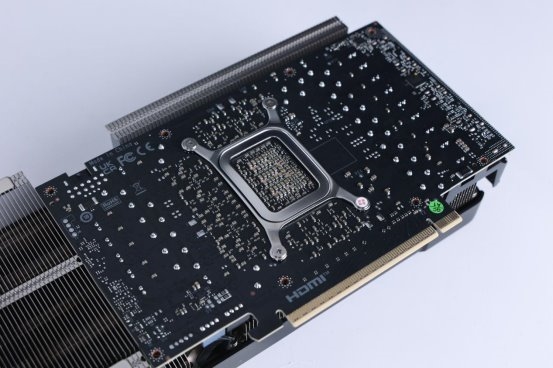 支持DLSS4，从“新”出发|影驰GeForce RTX5080金属大师OC系列测评