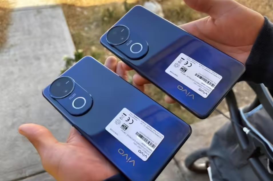 蓝色版 vivo V50 5G 真机照曝光，即将印度发布